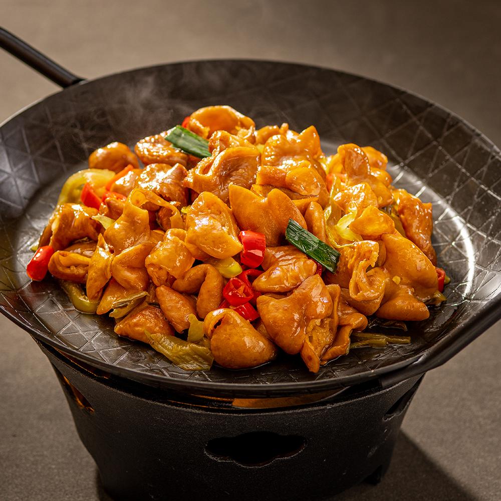 Pork intestines with pickled vegetables — dish photo