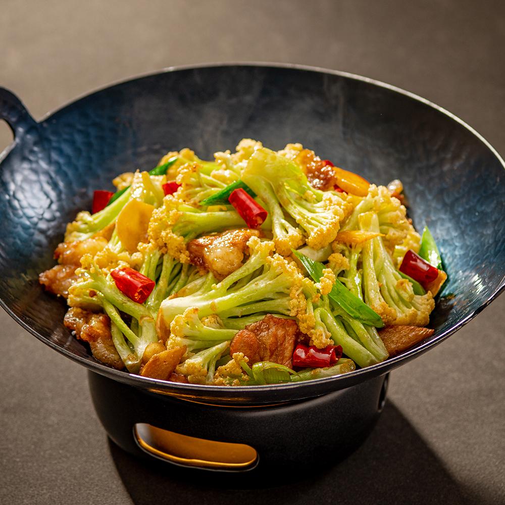 Dry pot cauliflower — dish photo