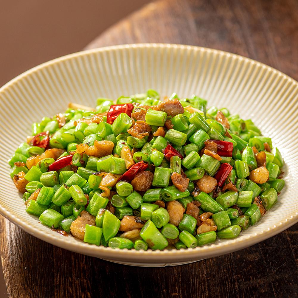 Stir-fried green beans with minced pork — dish photo