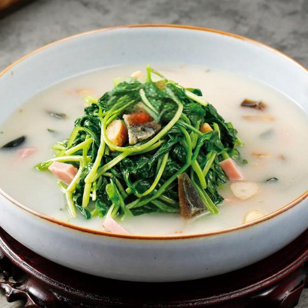 Amaranth in broth with century egg — dish photo
