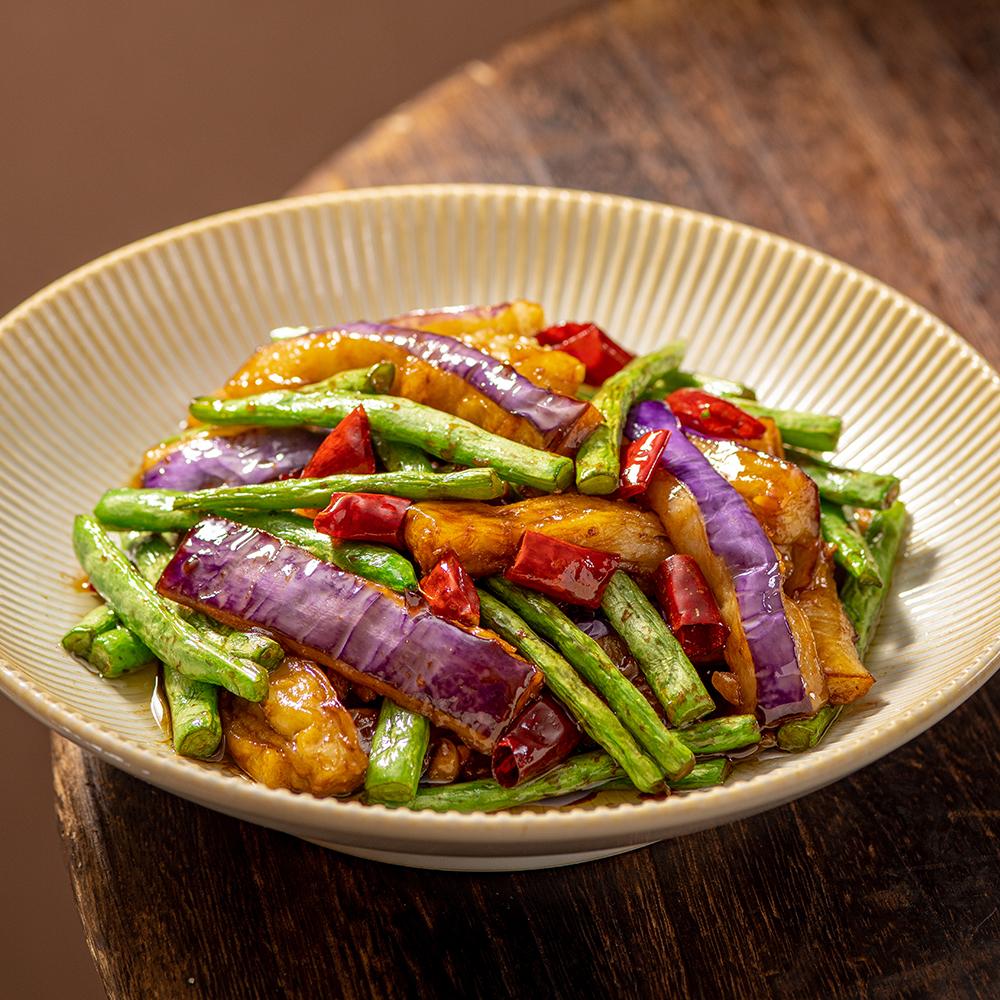 Eggplant with long beans — dish photo