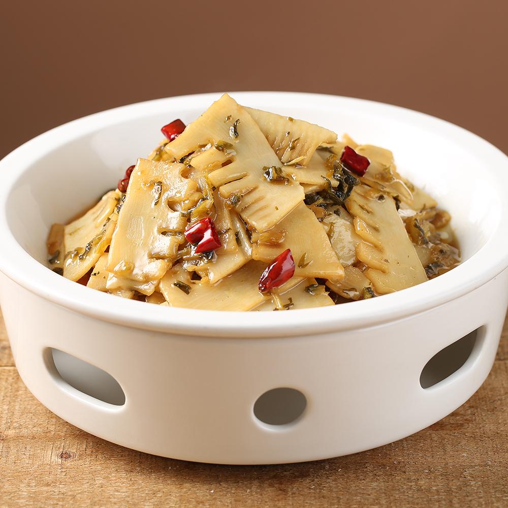 Stir-fried bamboo shoots with chinese sauerkruat — dish photo